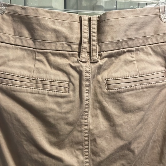 Old Navy Kakis School Uniform Buckle Skirt Size 1 - Picture 5 of 6